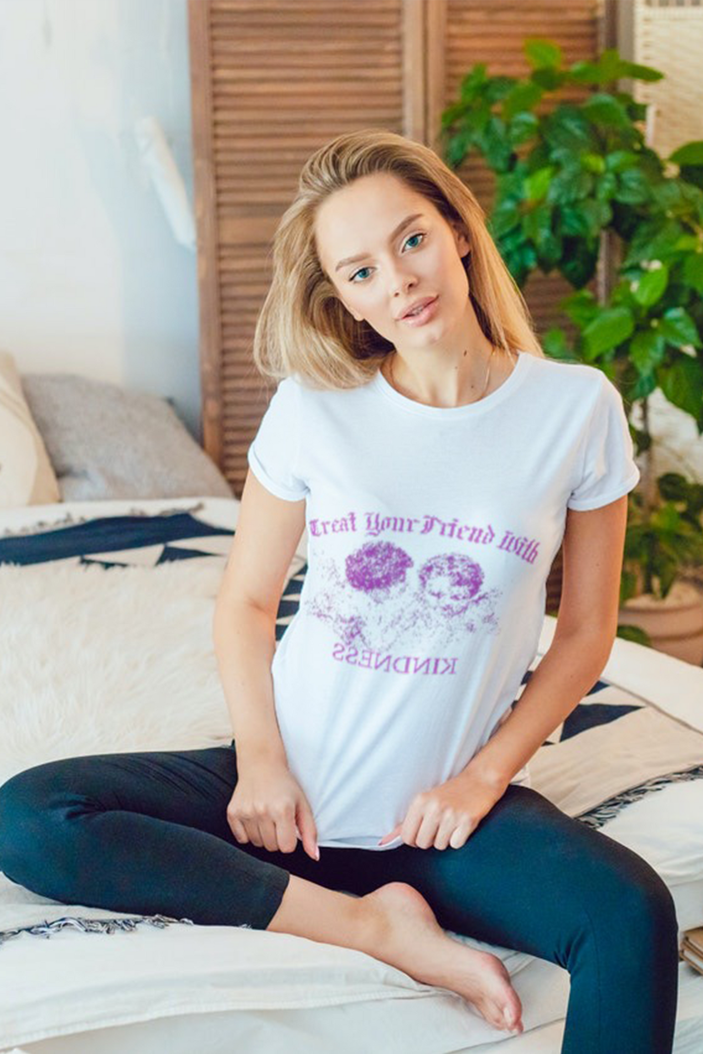 TREAT YOUR FRIEND WITH KINDNESS PRINT T-SHIRT